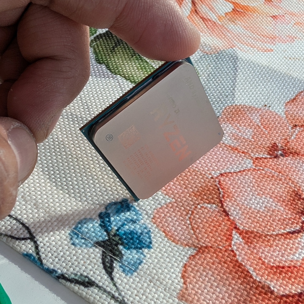 AMD Ryzen 9 3950X CPU - Picture 4 of 6